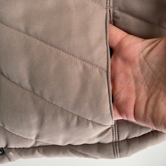 Sonoma Puffer Vest -Taupe- Pink Cream Plaid lining- pockets- zip & snap- Medium - Picture 4 of 8